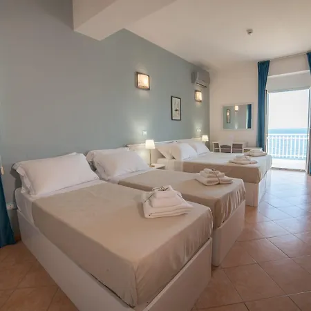 Hotel Club Perla 3*